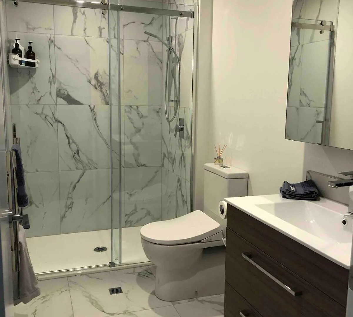 Lux Inner City, Apartment With Park Views Κράισττσερτς